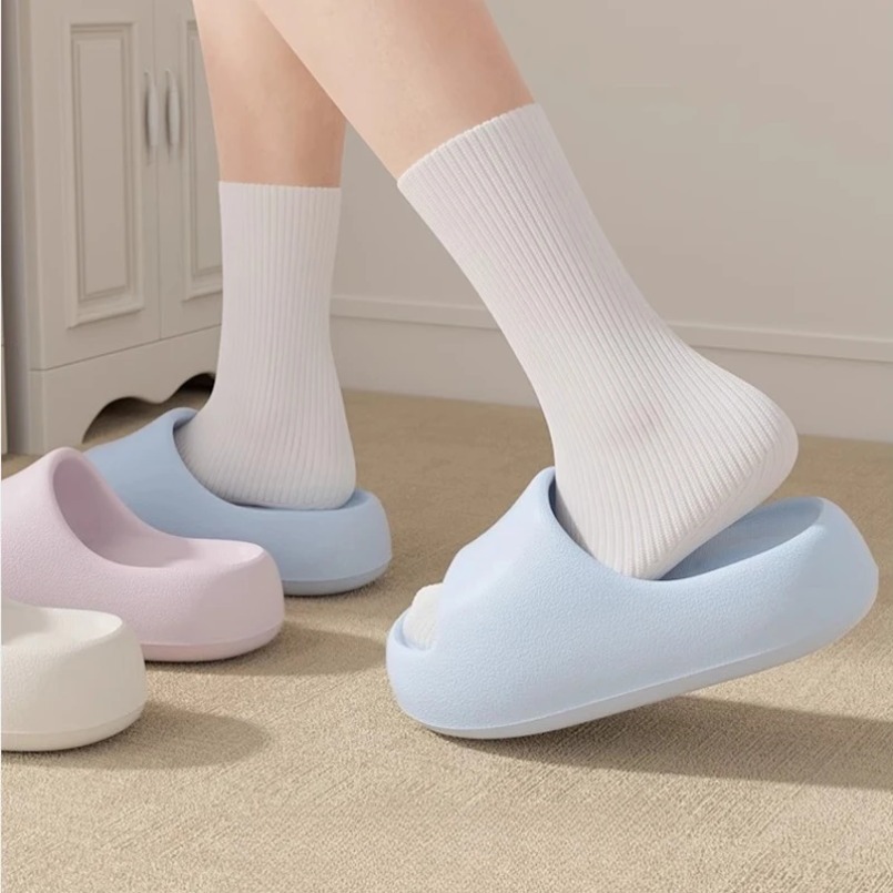 Chaussons d'intérieur pour fem - Sneaker Care Set avis et prix